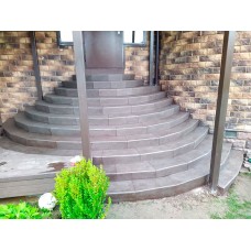 Облицовка лестницы полукруглой формы возле дома в МО