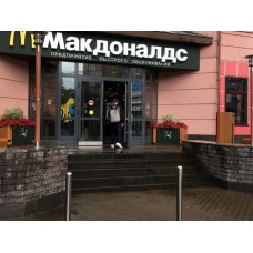 Облицовка бетонной лестницы ресторана Макдональдс в Москве