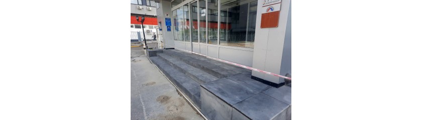 Облицовка бетонной лестницы ТЦ в Москве по ул Профсоюзная 71